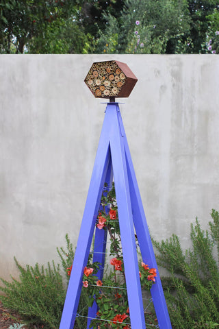 Bee Bungalow + Akoris Garden Tuteur Jr.