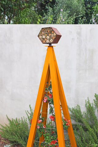 Bee Bungalow + Akoris Garden Tuteur Jr.