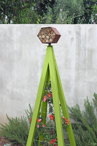 Bee Bungalow + Akoris Garden Tuteur Jr.