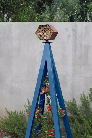 Bee Bungalow + Akoris Garden Tuteur Jr.