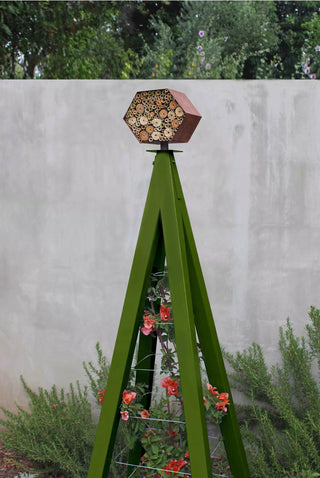 Bee Bungalow + Akoris Garden Tuteur Jr.