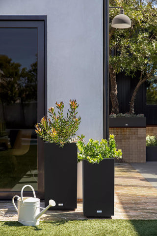  || https://assets.gardeners.com/transform/ca1ceb39-a8ae-4798-b207-3ee797062efa/8596004_09V_veradek-plastic-series-pedestal-planters