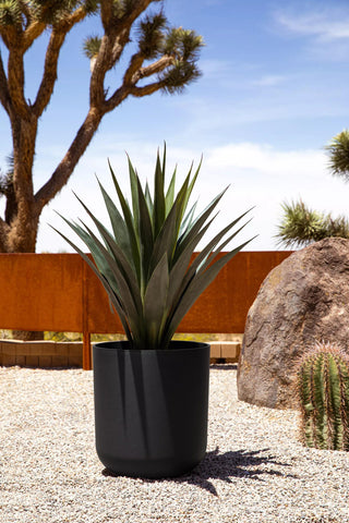 || https://assets.gardeners.com/transform/6bdbc386-cf61-40a4-ba42-289a80095dbc/8611547_04V_veradek-pure-seires-kona-planter