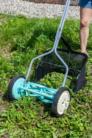  || https://assets.gardeners.com/transform/97d68aa6-a354-4502-835d-c427f7689a79/8614082_0060_classic-reel-lawn-mower