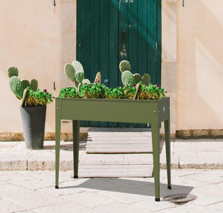  || https://assets.gardeners.com/transform/7bf61ef5-a65f-41ff-ac04-8f32c1ec7828/8614309_02V_herstera-urban-planter-40-inch-width