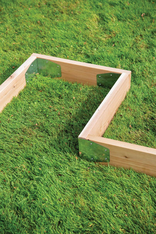  || https://assets.gardeners.com/transform/23e8b0b2-8845-4637-b2f3-e0da63a657fc/8614585_0122_adjustable-raised-bed-corners