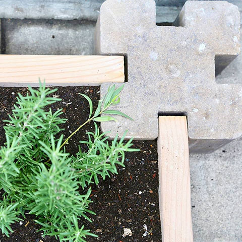 raised bed corner