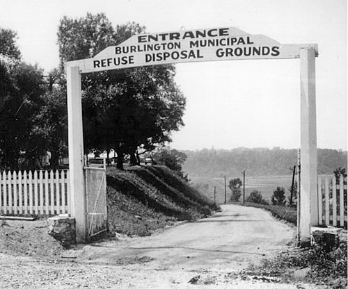 Dump gate