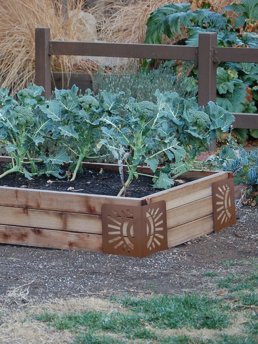 Instabrace decorative raised bed corner brackets gardener s supply
