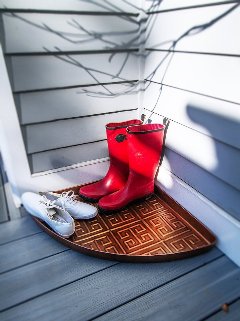 Corner sales shoe tray
